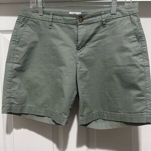 Old Navy Green 7 in  Shorts Classic Fit